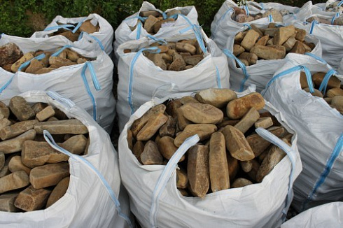 Kamenclub.ru: Песчаник для строительства и кладки блочный (фр 100-200 мм)  купить в Ростове-на-Дону песчаник бежевый серый рыжий валун мелкий для строительства песчаник 6500 руб/т   фото КАМЕНЬ КЛУБ