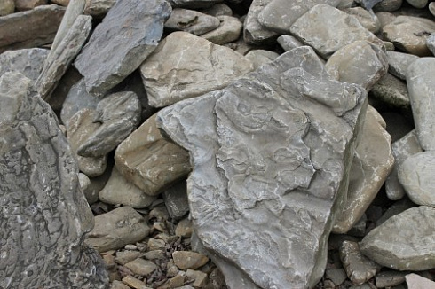 Kamenclub.ru: Песчаник декоративный ландшафтный (фр. 300-500 мм)  купить в Ростове-на-Дону песчаник желтый рыжий серый зеленый валун речной окатанный природный песчаника 4 500 руб/т   фото КАМЕНЬ КЛУБ